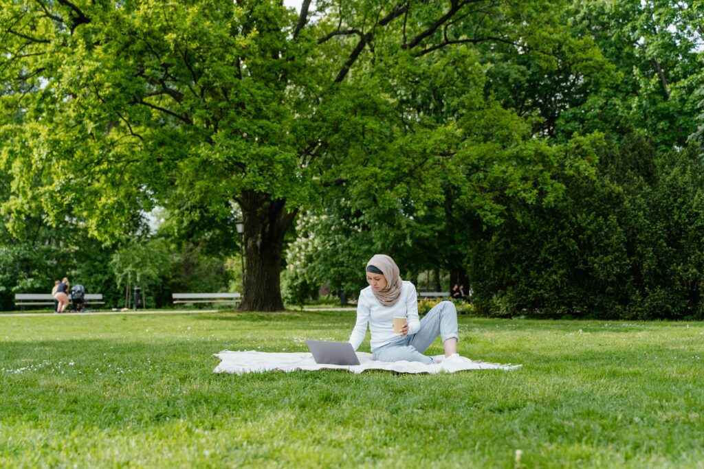 Employer’s Guide to Weekend Remote Jobs: Hire Global VAs for Reliable Coverage