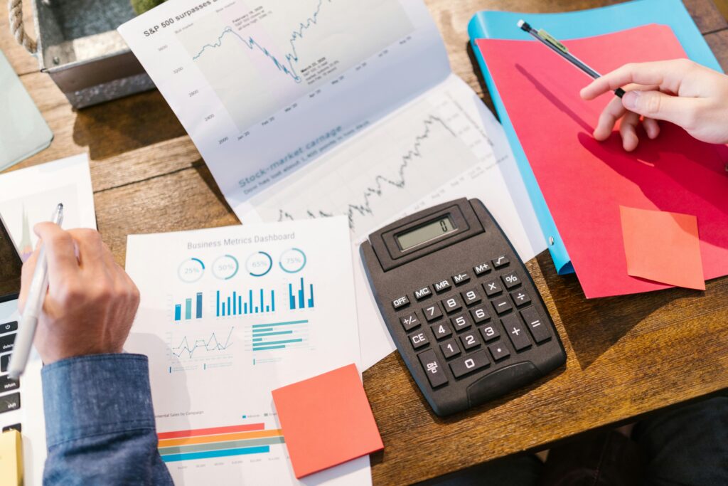 Fractional CFO for Startups & SMBs: When to Hire, Outcomes & DigiWorks Savings